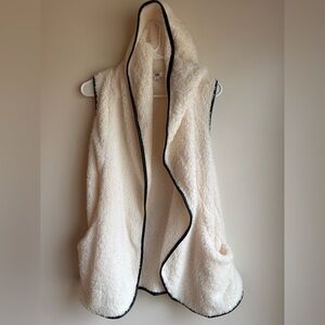 Ya Los Angeles Cozy White Sherpa Vest with Black Trim Size Small
